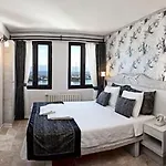 Special Class Adults Only 4* Assos