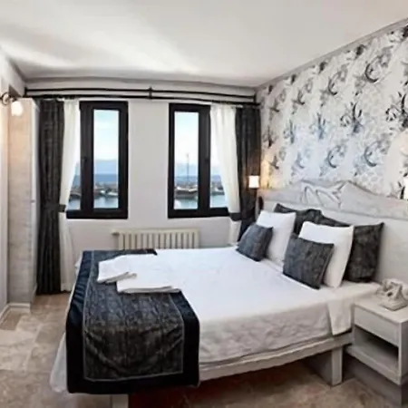 Special Class Adults Only 4* Assos