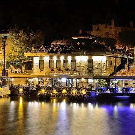 Special Class Adults Only 4* Assos