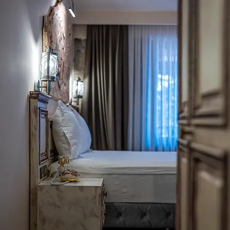 Special Class Adults Only 4* Assos