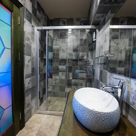 Special Class Adults Only מלון