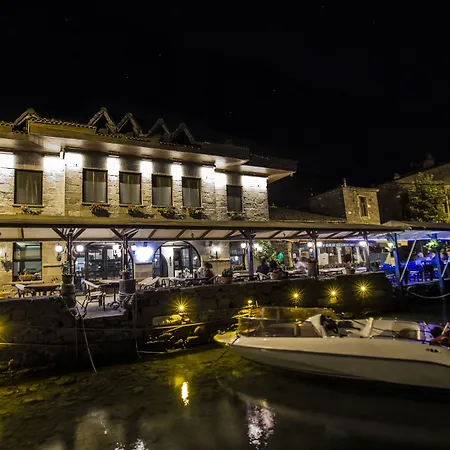 Special Class Adults Only מלון