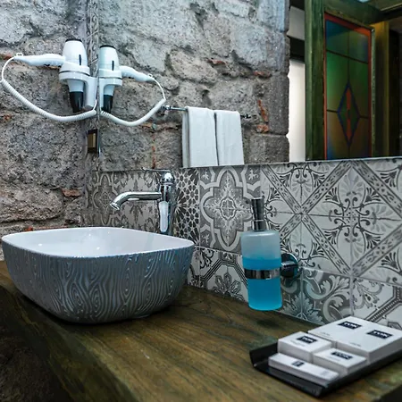 Special Class Adults Only 4* Assos