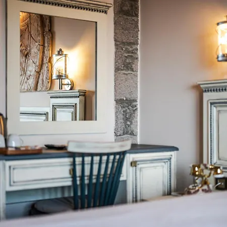 Special Class Adults Only 4* Assos