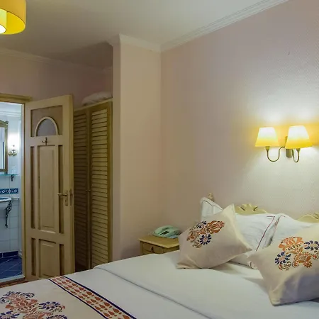 Special Class Adults Only 4* Assos